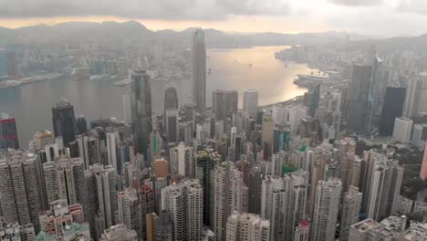 Inclinación-aérea-toma-del-skyline-de-Hong-Kong