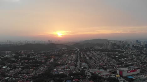 Luftaufnahmen-von-Kuala-Lumpur-Beverley-hills-Bangsar-Sonnenuntergang