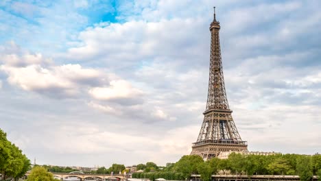 Lapso-de-tiempo-de-Francia-París-4K,-ciudad-horizonte-timelapse-hyperlapse-en-el-Sena-y-Torre-Eiffel
