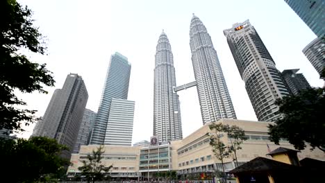 Petronas-Twin-Towers-liegen-berühmte-Wahrzeichen-von-Kuala-Lumpur