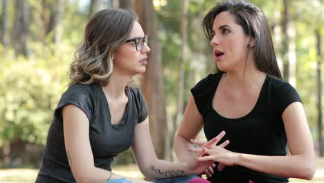 Girlfriends-together-seated-at-the-park