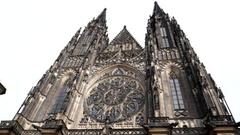 Weitwinkeleinstellung-von-der-Vorderseite-des-St.-Veits-Dom-in-Prag