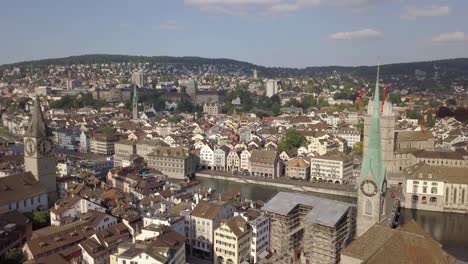 sonnigen-Tag-Zürich-Zentrum-berühmten-zentralen-Stadtteil-am-Fluss-Antenne-Panorama-4k-Schweiz