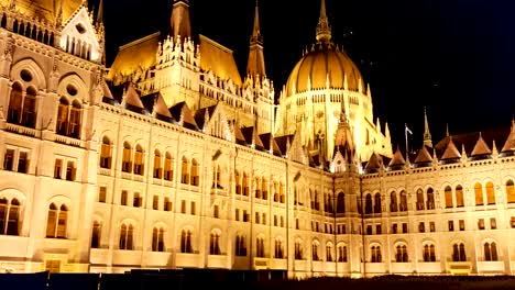 Edificio-del-Parlamento-húngaro,-Budapest,-Hungría