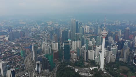 Kuala-Lumpur-Stadtbild-Innenstadt-von-berühmten-Türmen-aerial-Panorama-4k-Malaysia