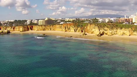 Luftaufnahme-von-Praia-da-Rocha-der-Algarve,-Portugal