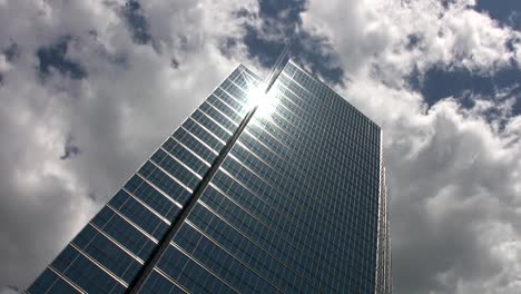 Skyscraper.-Timelapse-clouds.