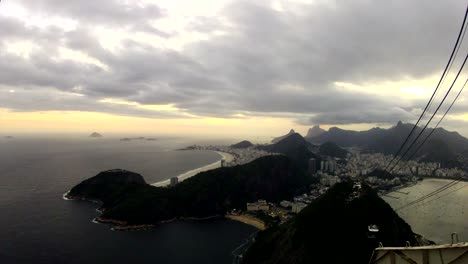 Brasil-río-al-atardecer,-desde-Sugar-Loaf-rocks