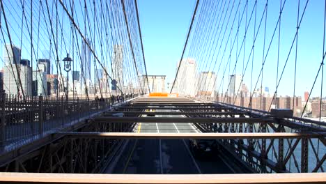 View-on-Brooklyn-Bridge-in-New-York