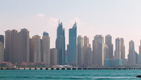 Lapso-de-tiempo-panorámica-de-la-marina-de-dubai