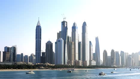 Luz-de-día-de-la-marina-de-dubai-panorámica-time-lapse