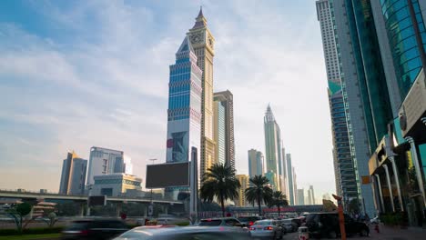 Lapso-de-tiempo-del-día-soleado-carretera-principal-de-dubai