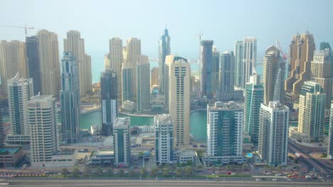 Vista-a-la-marina-de-dubai-día-soleado,-time-lapse