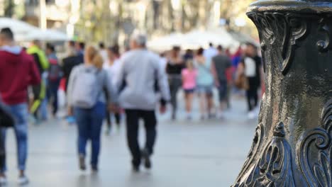 Atestado-personas-en-el-centro-de-la-ciudad-de-Barcelona-acelerada