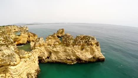 Metraje-aéreo-Lagos,-puente-de-la-piedad,-Algarve,-Portugal