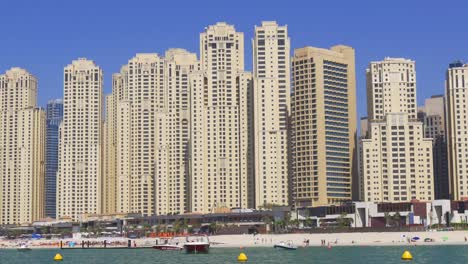 VAE-Tageslicht-Dubai-Marina-Strand-Panorama-JBR-Block-4-K