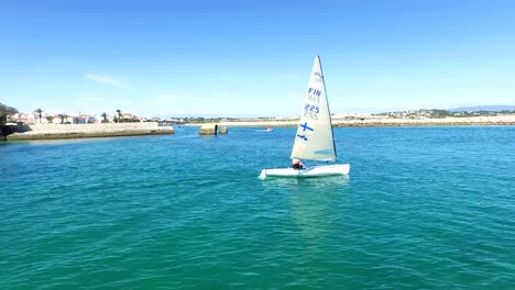 Segeln-im-Hafen-von-Lagos,-Portugal