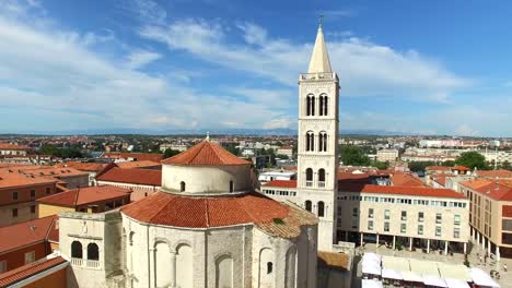 Torre-de-catedral-de-St.-Anastasia-en-Zadar,-Croacia