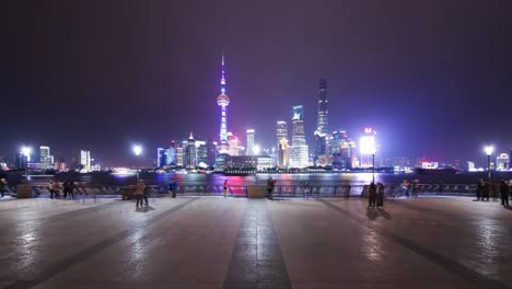 T/L-WS-LA-Shanghai-bund-Promenade-und-Lujiazui-Skyline-bei-Nacht