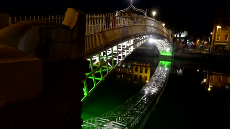 The-beautiful-scenery-of-the-Ha-penny-bridge