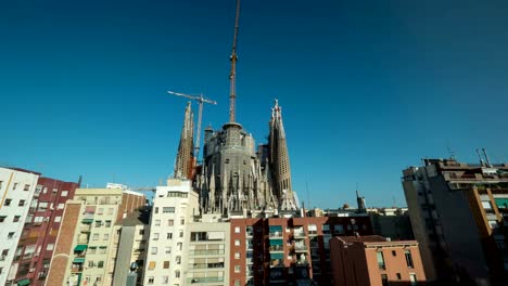 Zeitraffer-der-Sagrada-Familia-in-Tag,-abends-und-nachts