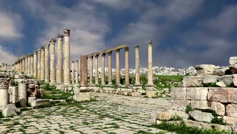 Römische-Ruinen-in-der-jordanischen-Stadt-Jerash-(Gerasa-der-Antike),-die-Hauptstadt-und-größte-Stadt-Jerash-Governorate,-Jordanien