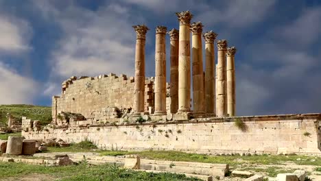 Römische-Ruinen-in-der-jordanischen-Stadt-Jerash-(Gerasa-der-Antike),-die-Hauptstadt-und-größte-Stadt-Jerash-Governorate,-Jordanien