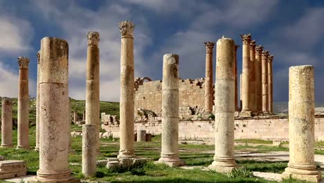 Römische-Ruinen-in-der-jordanischen-Stadt-Jerash-(Gerasa-der-Antike),-die-Hauptstadt-und-größte-Stadt-Jerash-Governorate,-Jordanien