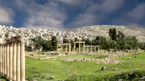 Roman-ruins-in-the-Jordanian-city-of-Jerash-(Gerasa-of-Antiquity),-capital-and-largest-city-of-Jerash-Governorate,-Jordan