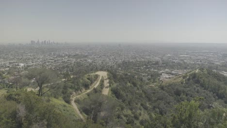 Camino-de-Griffith-Park-y-la-ciudad,-Los-Ángeles