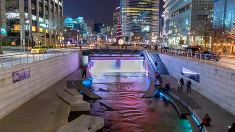 Timelapse-en-el-arroyo-de-Cheonggyecheon-por-lapso-de-tiempo-de-noche,-Seúl,-Corea-del-sur,-de-4-K