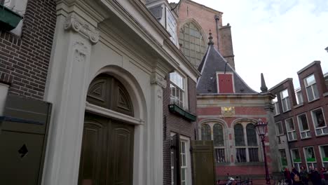 Die-alten-Gebäude-rund-um-die-Stadt-Amsterdam