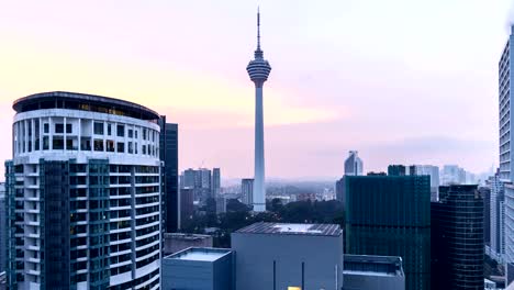 día-hermoso-atardecer-a-la-noche-en-el-horizonte-de-la-ciudad-de-Kuala-Lumpur