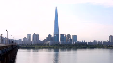 Seoul-City-Skyline-and-Lotte-Tower-in-Seoul,South-Korea