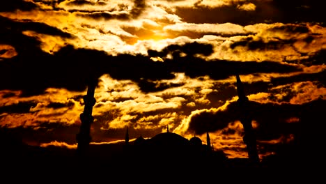 Timelapse-of-famous-Sultanahmet-or-Blue-Mosque-in-Istanbul-cityscape-at-sunset,-Turkey