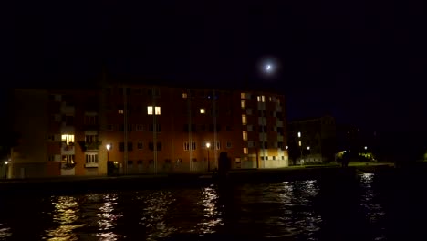 Crucero-a-lo-largo-del-gran-canal-grande-en-Venecia