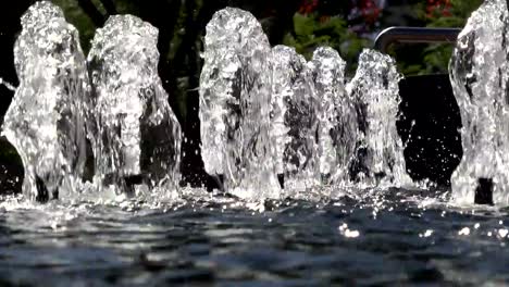 Fountain-at-The-Park-pedestrian-zone-in-Las-Vegas