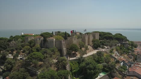 Portugal-sonnigen-Tag-Lissabon-berühmten-Saint-George-Burg-Luftbild-Panorama-4k