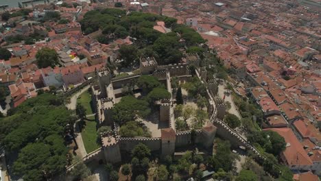 Portugal-sonnigen-Tag-Lissabon-berühmten-Saint-George-Burg-Luftbild-Panorama-4k