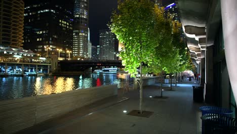 Chicago,-Illinois,-Estados-Unidos-de-América.-Ciudad-Riverwalk.-29-de-noviembre-de-2017.-Horas-de-la-tarde-en-el-centro-de-la-ciudad.