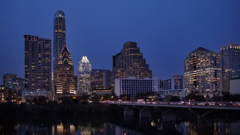 Noche-estática-Exterior-establecimiento-de-tiro-del-horizonte-de-Austin