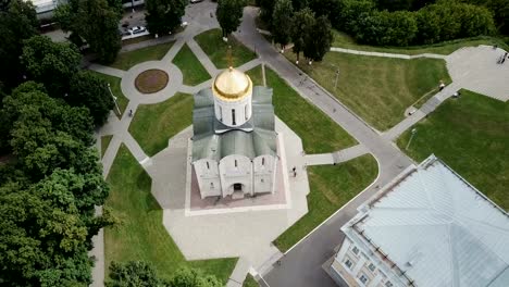 Panorámica-vista-aérea-de-la-Catedral-Dmitrievsky