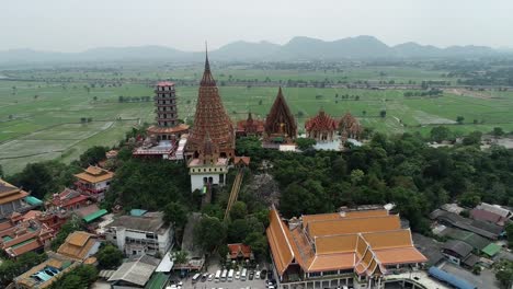 Tiger-Cave-Temple-(Wat-Tham-Sua)-in-Kanchanaburi,-Thailand-is-a-beautiful-day,-so-it-is-very-popular-with-tourists-and-foreigners