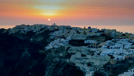 der-Sonnenuntergang-in-Oia-auf-Santorin-hautnah