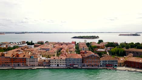 Luftaufnahme-des-Canal-Grande-Venedig-mit-Booten-und-Gebäuden,-Italien.