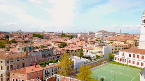 Luftaufnahme-des-Canal-Grande-Venedig-mit-Booten-und-Gebäuden,-Italien.