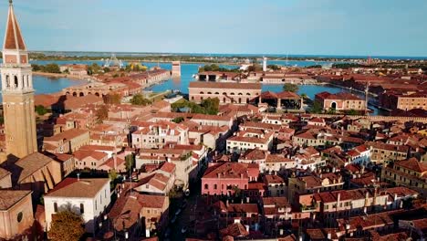 aerial-footage-of-city-centre-of-Venice,-Italy