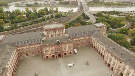 Drohnenflug-über-Universität-Mannheim