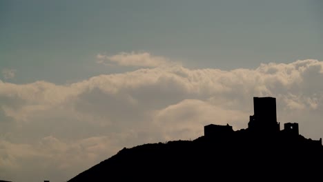 Casa-de-piedra-antigua-torre-en-Mani,-Grecia.-Lapso-de-tiempo