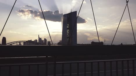 Wolkenkratzer-Skyline-in-Morgen-Horizont